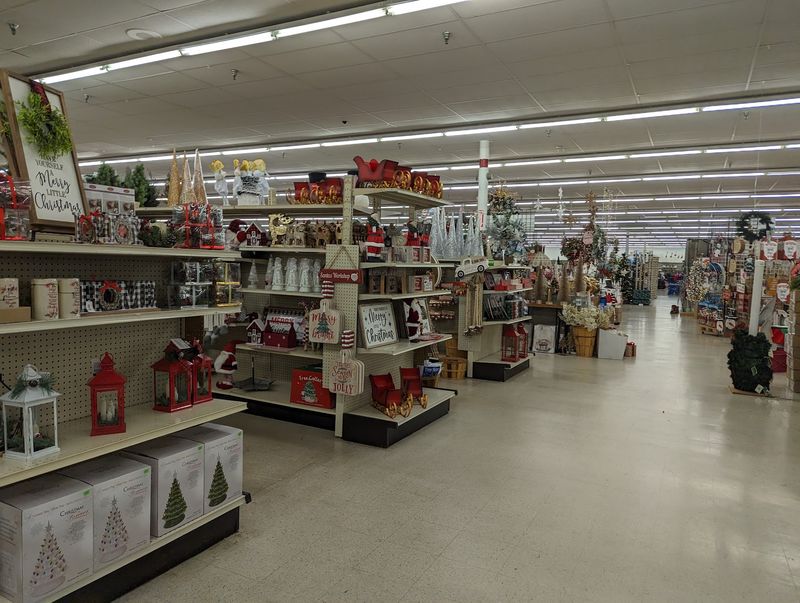 More Than 90,000 Square Feet Gives Browsers Room To Roam