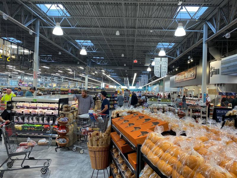 A Grocery Store That Thinks Big
