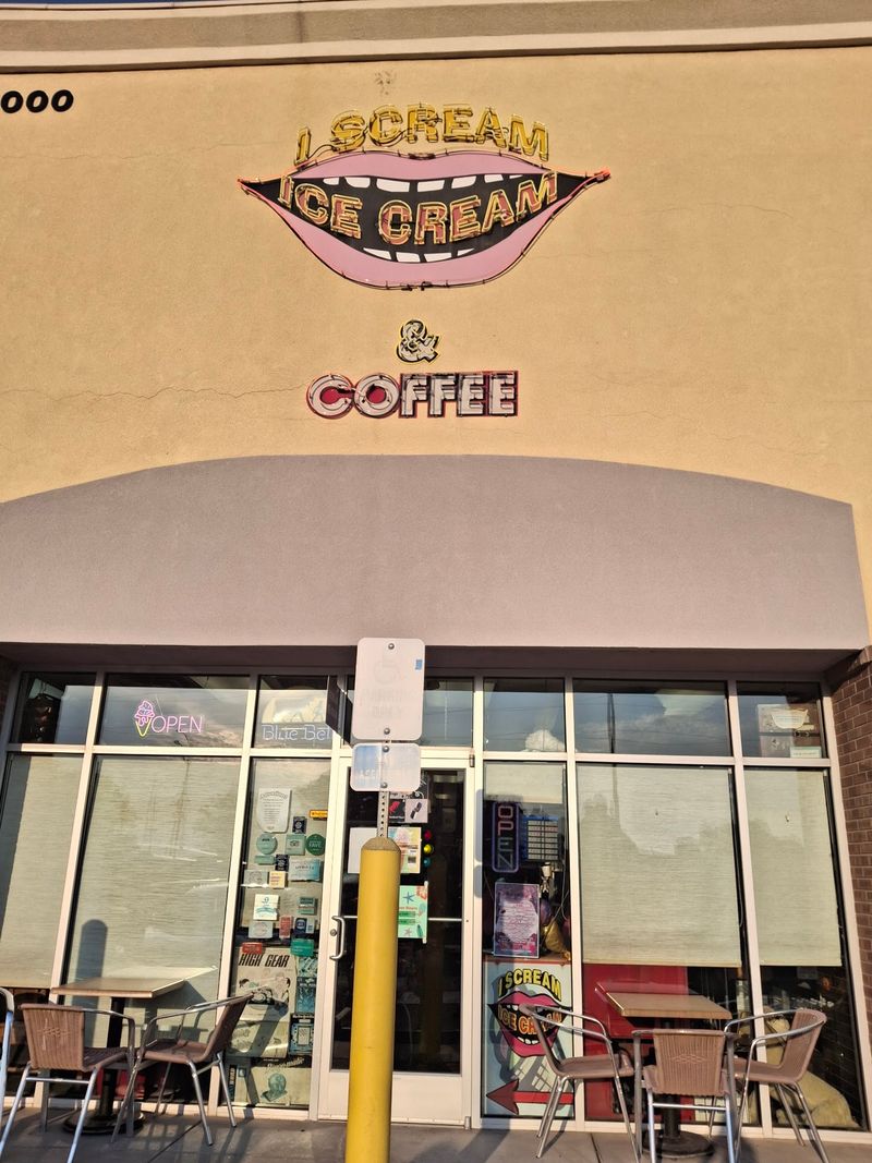 A Storefront Surprise on Carlisle Boulevard