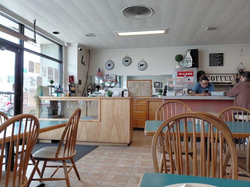 A Main Street Breakfast Plan That Practically Solves Itself