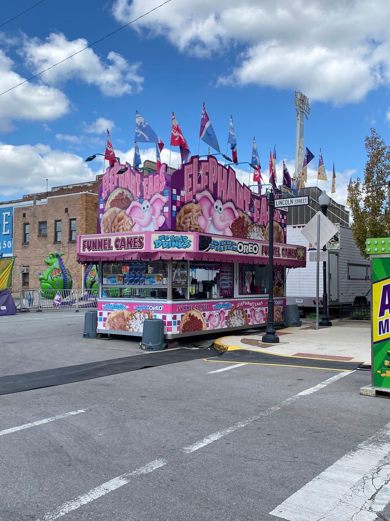 Four Days Turn Downtown Nappanee Into One Huge Fall Celebration