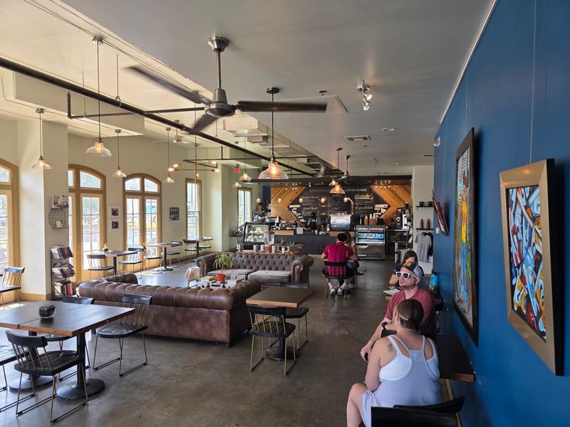 A Basin Street cafe with a hidden feel