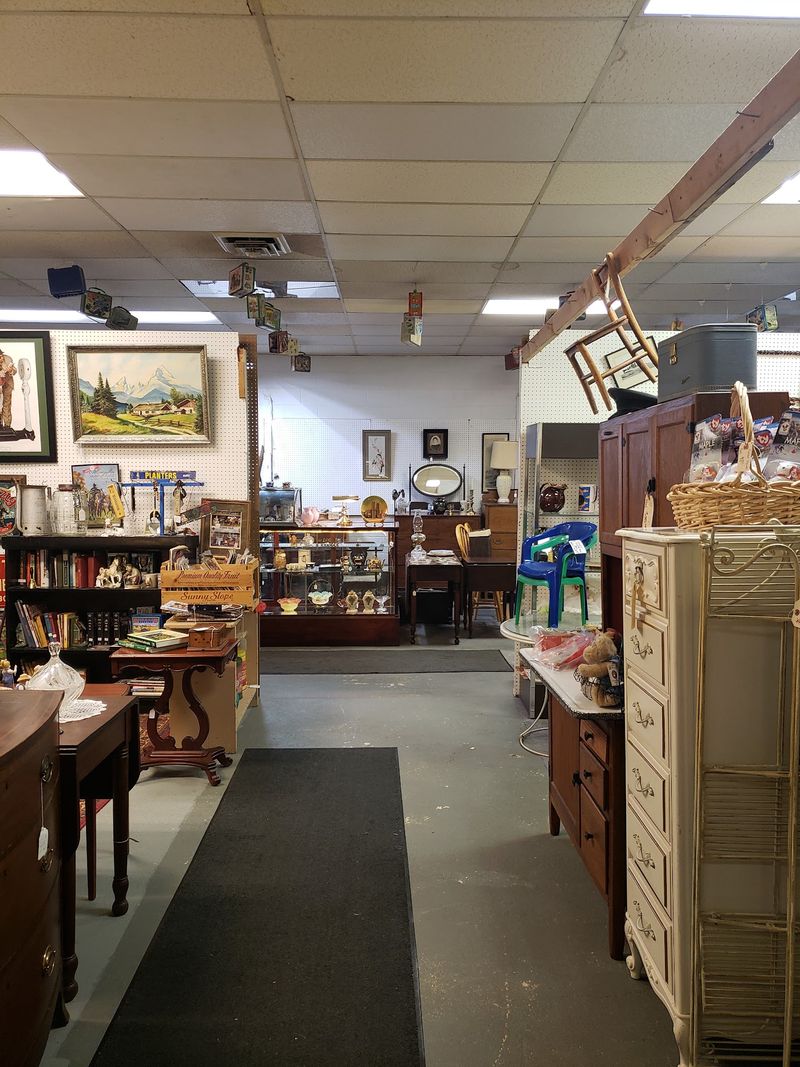 Multiple Dealers Put Several Shopping Styles In One Market