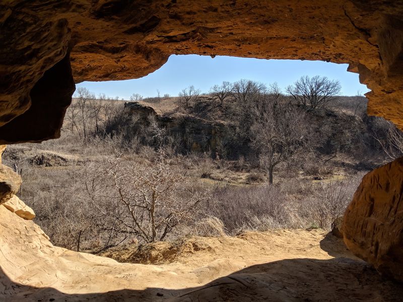 Caves, Overhangs, And Split Rocks