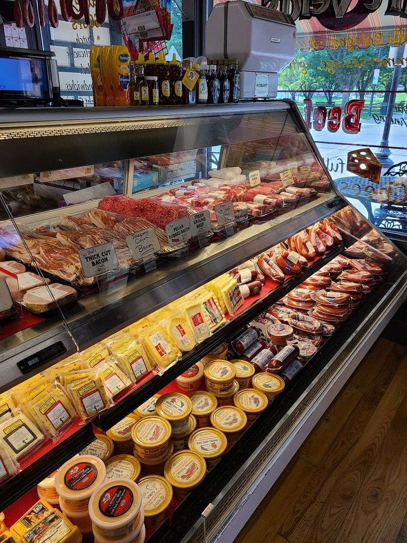 In't Veld's Meat Market, Pella