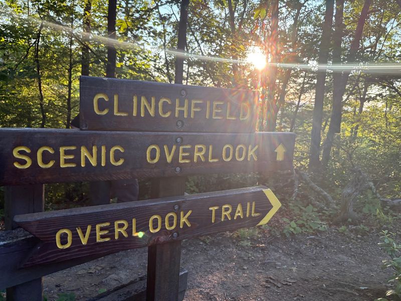 Overlook Trail Connects Two Scenic Viewpoints