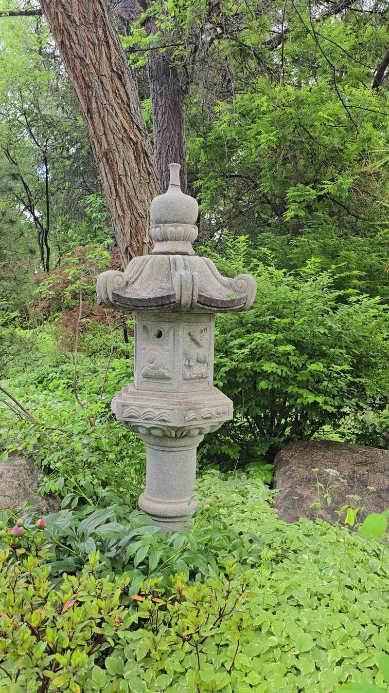 Stone Lanterns, Pagodas and Raked Gravel