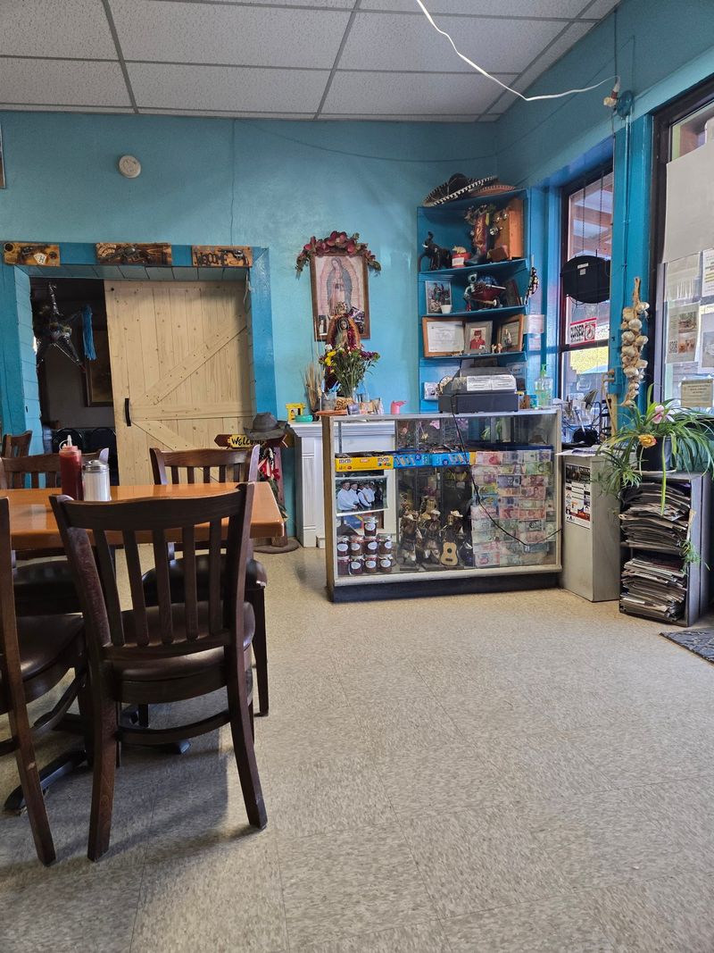 El Corral Cafe, Corona