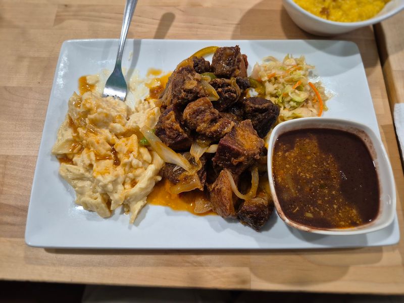 Golden Bees Caribbean Cuisine, Provo