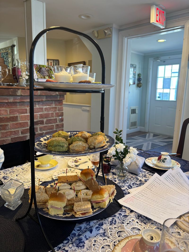 Take Tea, AB ritish Style Tea Room