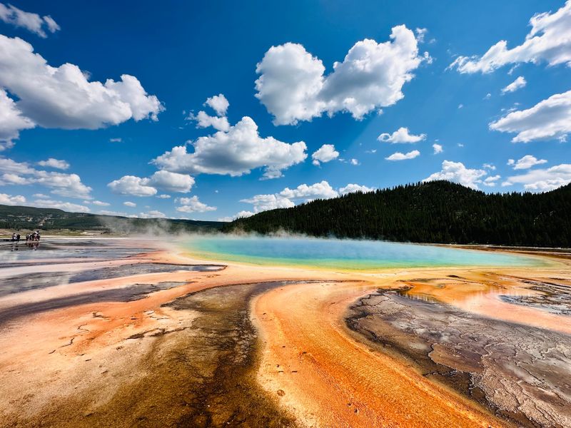 Heat-Loving Microorganisms Create Grand Prismatic Spring's Incredible Colors