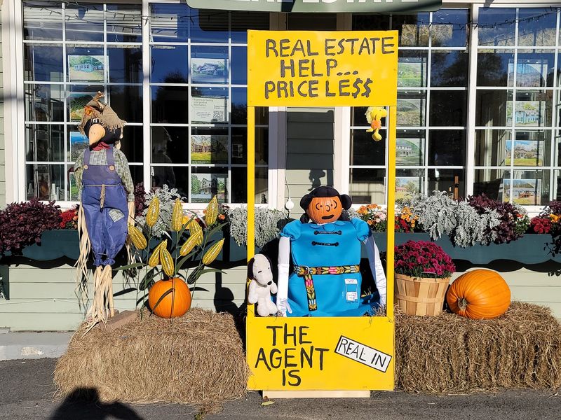 Local Businesses Get Surprisingly Creative With Their Displays
