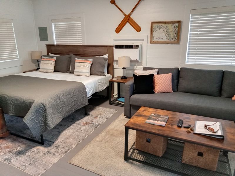 Old Florida Roots in a Modern Cabin Shell