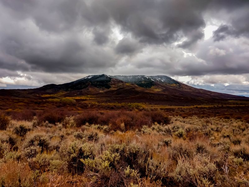 Battle Mountain Shows Off Streaks Of Orange And Gold