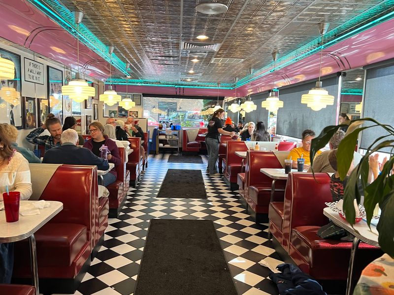 Troy's 105 Diner