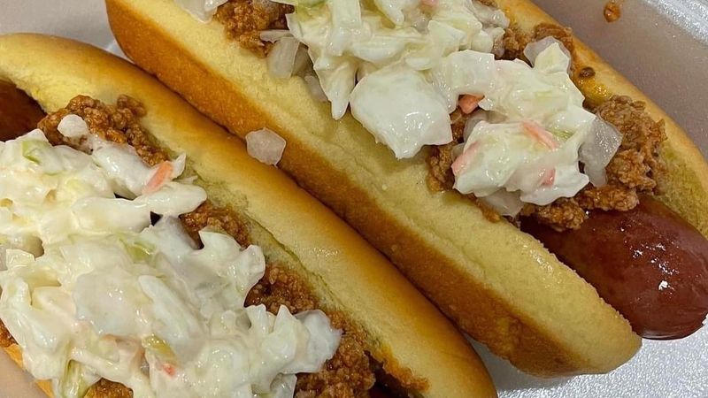 UPTOWN DOGS BAR & GRILL🌭