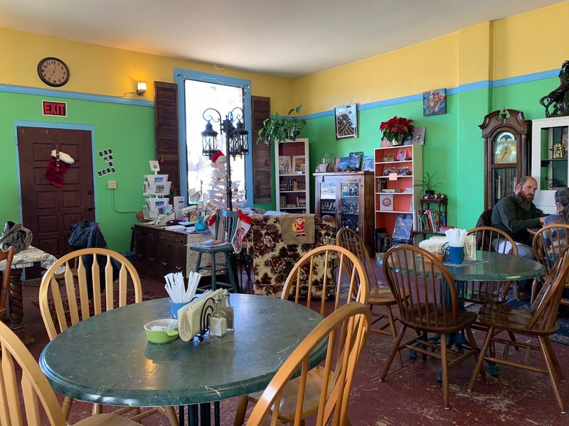 Simple Decor Lets The Food Take Focus