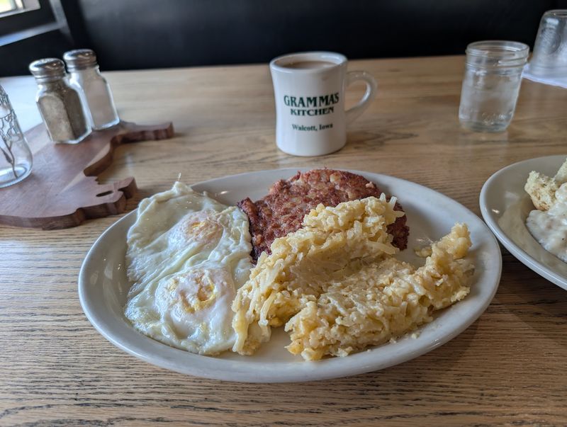 Gramma's Kitchen & Checkered Flag, Walcott