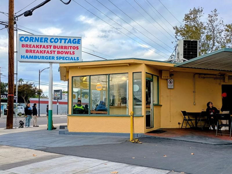 Corner Cottage, Burbank, CA