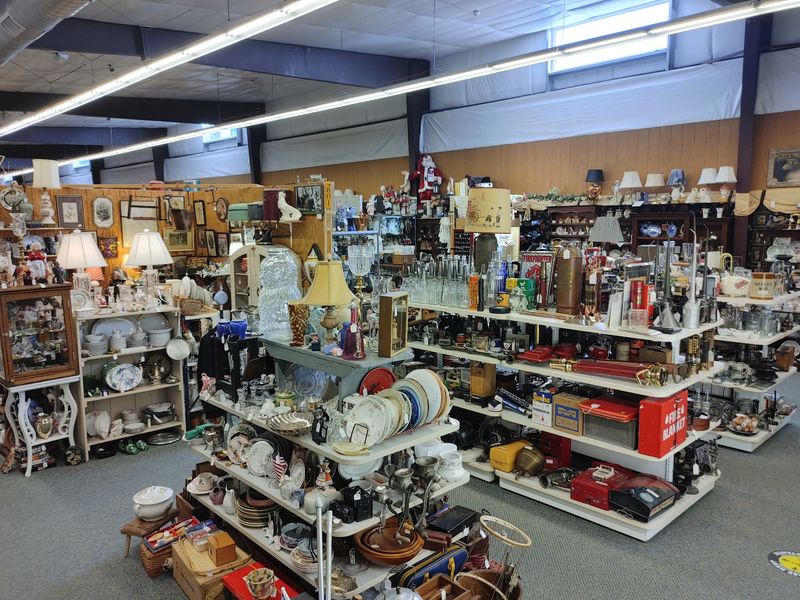 Cackleberry Farm Antique Mall
