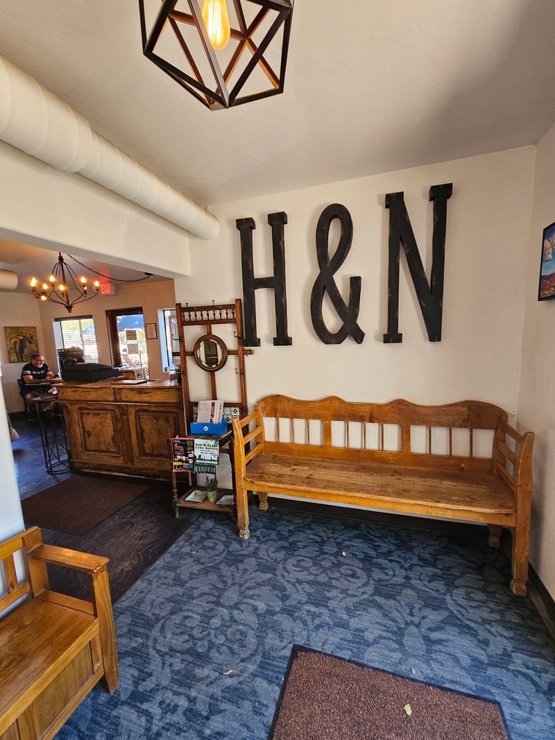 Hannah & Nate's, Corrales