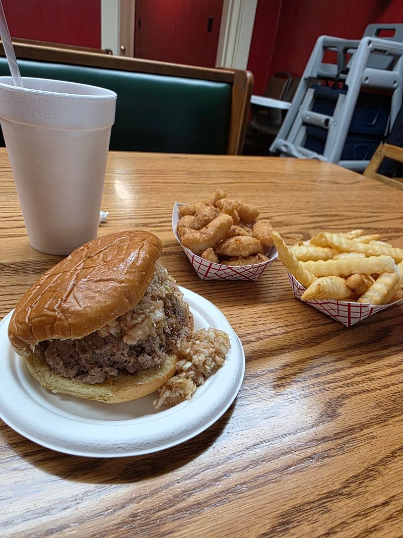 Small-Town Warmth and Kid-Friendly Tables