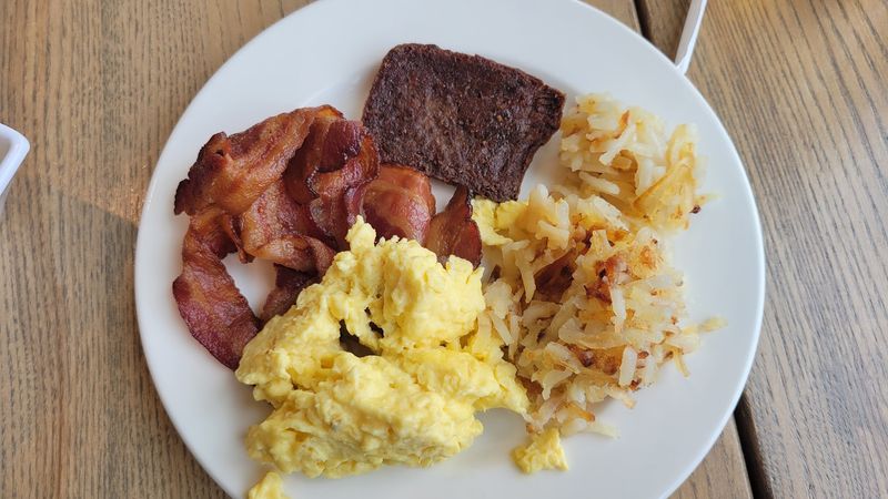 Breakfast Buffet and Fresh Omelets