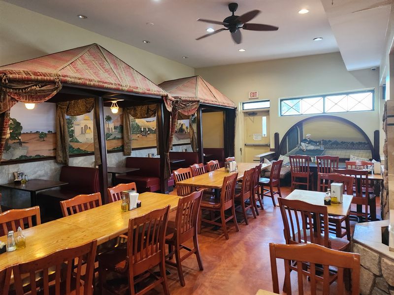 Mona’s Cafe & Grocery