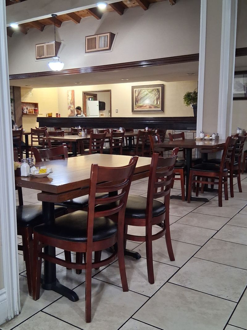 Country Cafe Keeps South Wichita Cozy