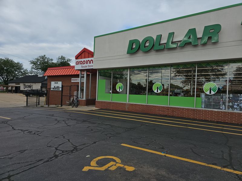 Drop Inn Charity Shop, Cedar Rapids