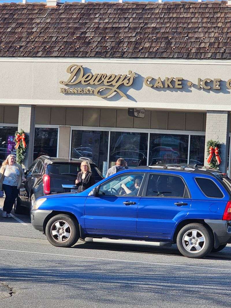 A Thruway Shopping Center Landmark on South Stratford Road