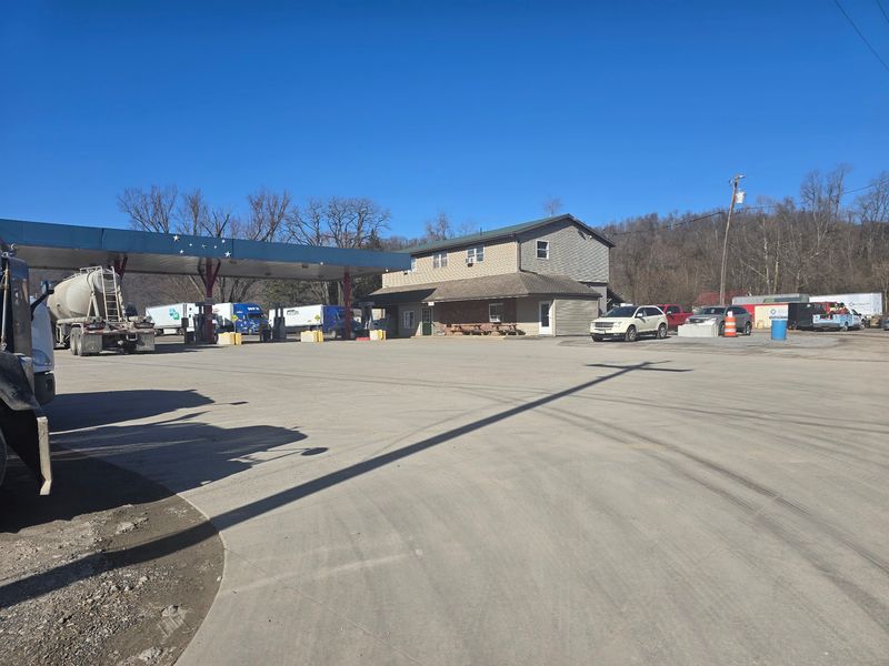 Meet The Little Truck Stop Steubenville Keeps Talking About