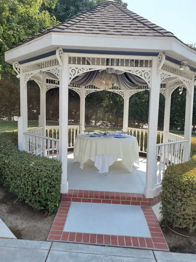 The Long-Table Tradition Lives On