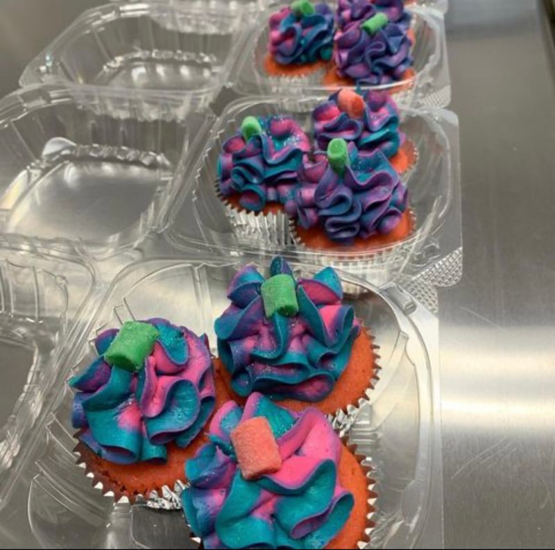 Yummy Custom Cakes & Desserts, Fort Lauderdale, FL