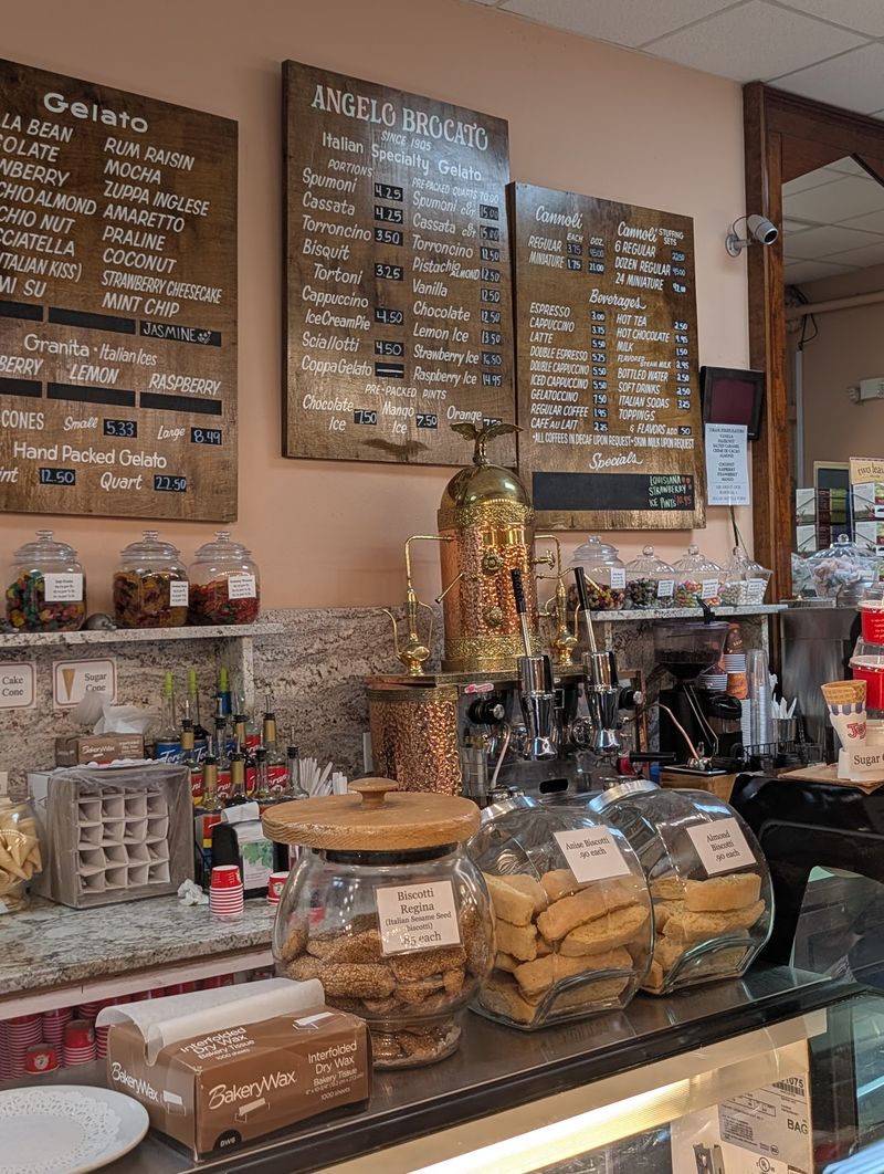An Antique Espresso Machine Still Pulls Its Weight