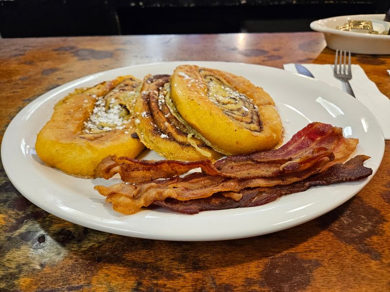 Breakfast Never Clocks Out At This Counter