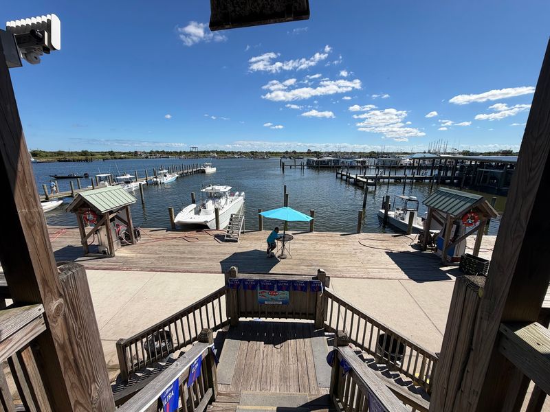 Crawgator's Bar & Grill