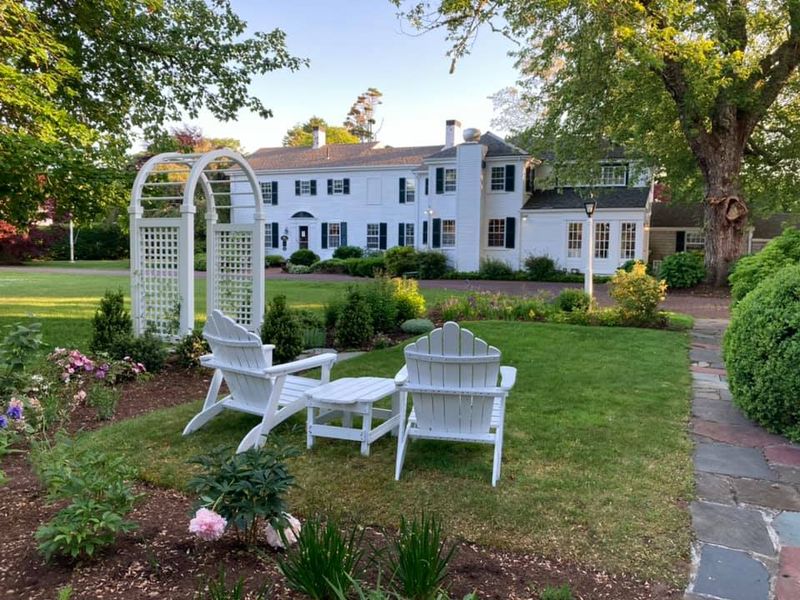 Captain's House Inn