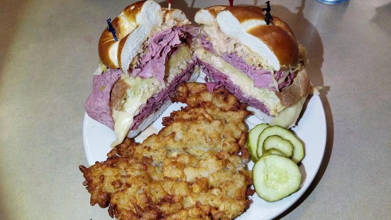 Izzy's - Elm Street