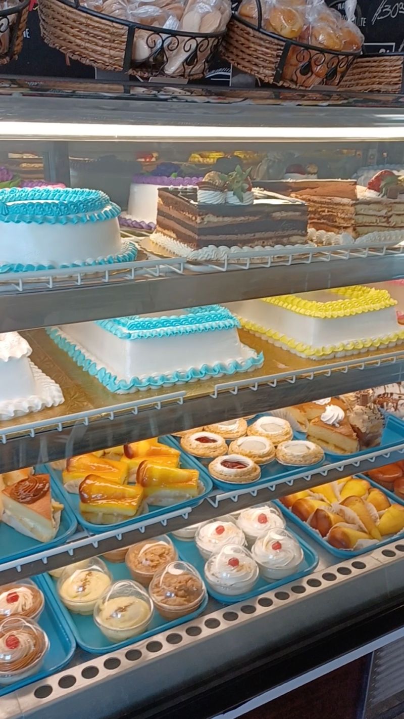 Bakery Pastelmania, Miami, FL