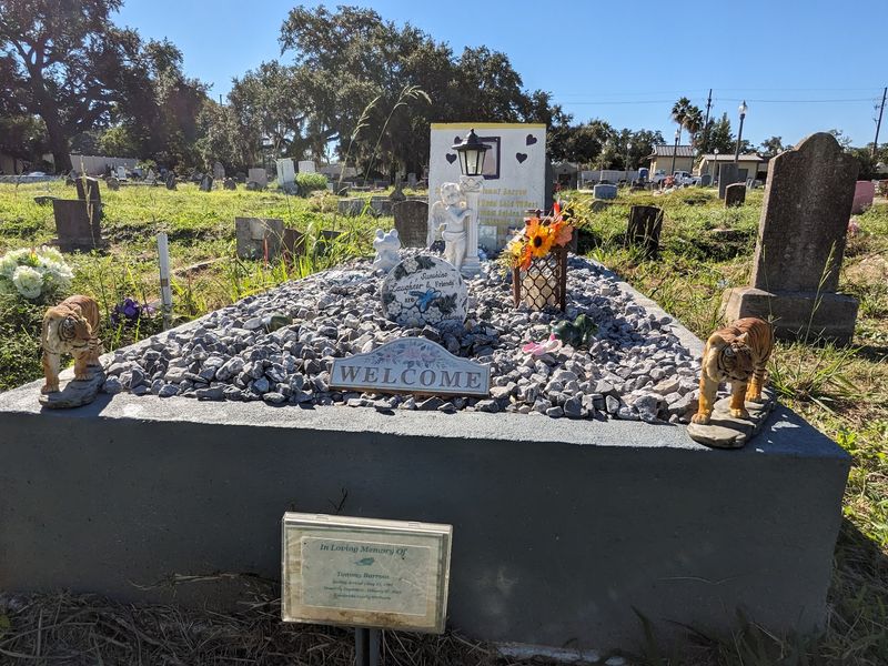 Holt Cemetery’s Handmade Remembrances