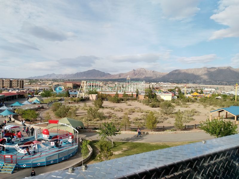 Six Scare Zones Stay Surprisingly Friendly Before Sunset