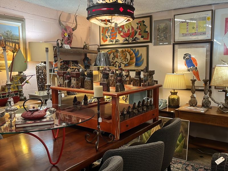 Stephen's A Consignment Gallery