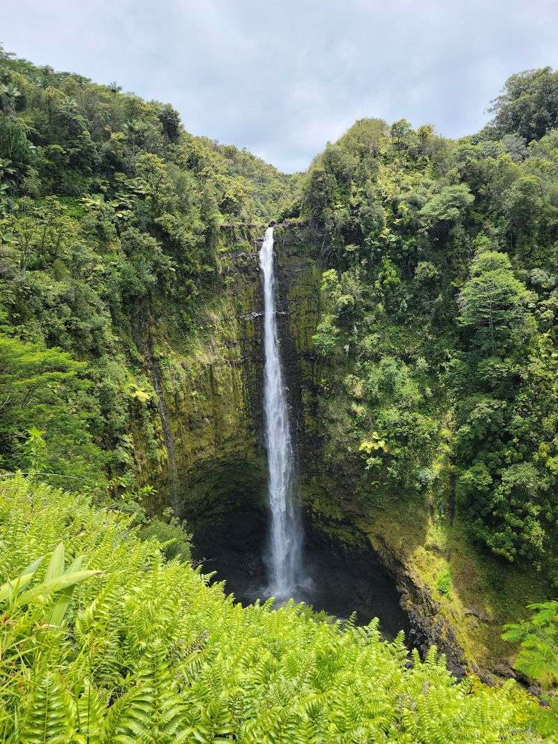 ʻAkaka Falls