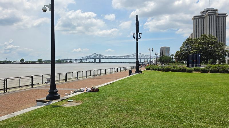 Use The Riverfront As A Breathing Space