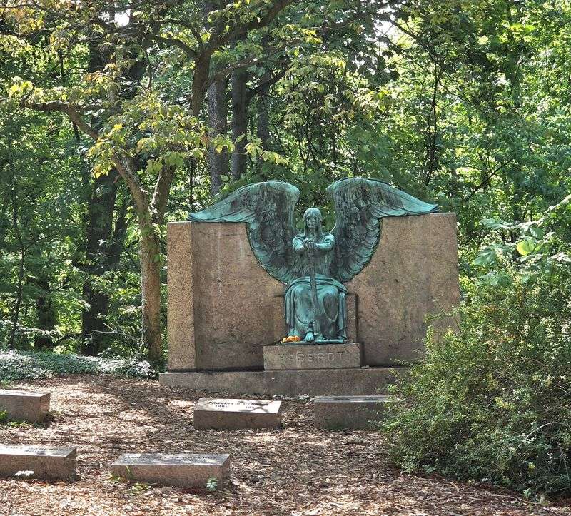 Lake View Cemetery