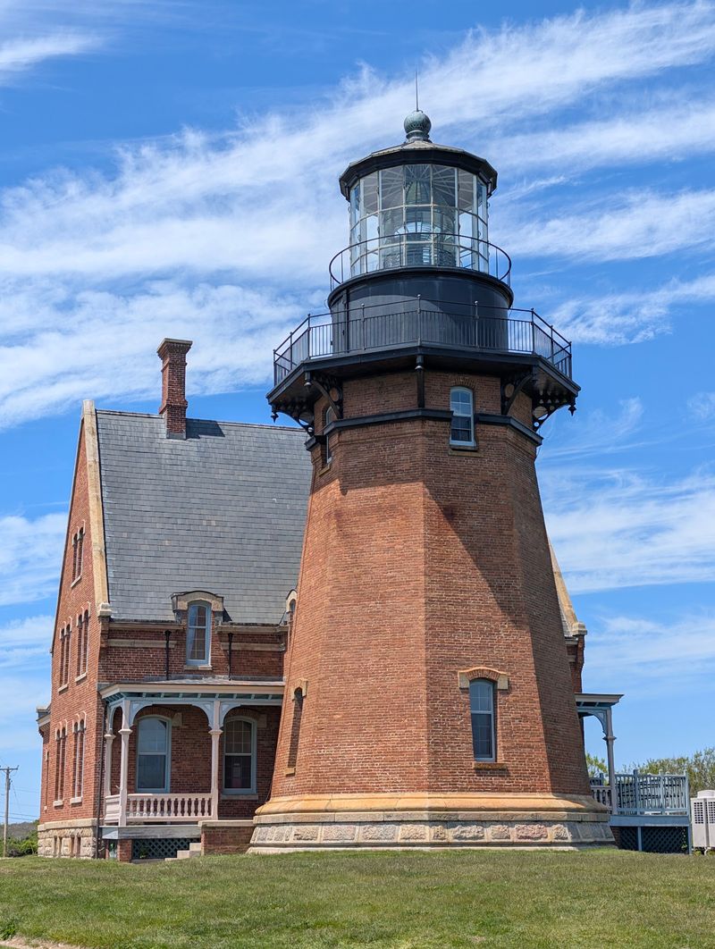 Mohegan Bluffs And Southeast Lighthouse Anchor The South Side