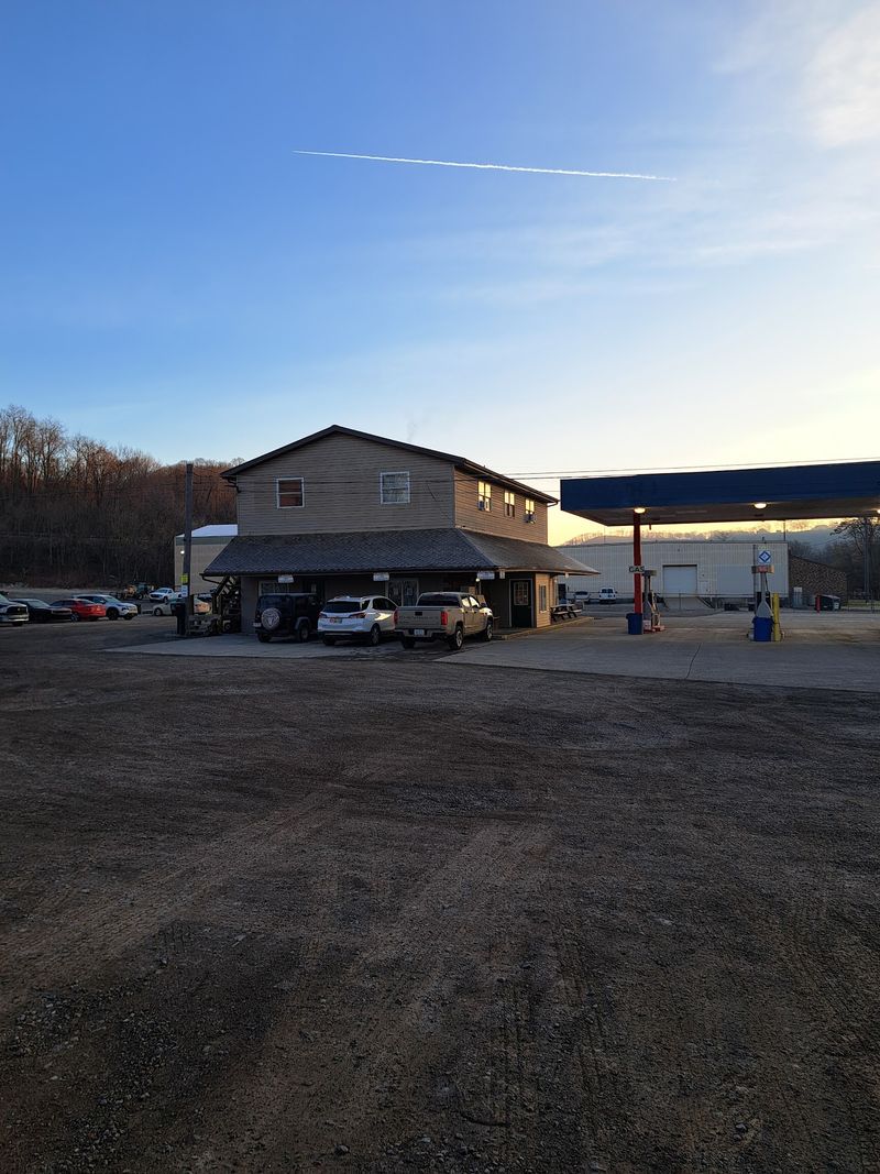 A Short Scenic Drive Above The Ohio River