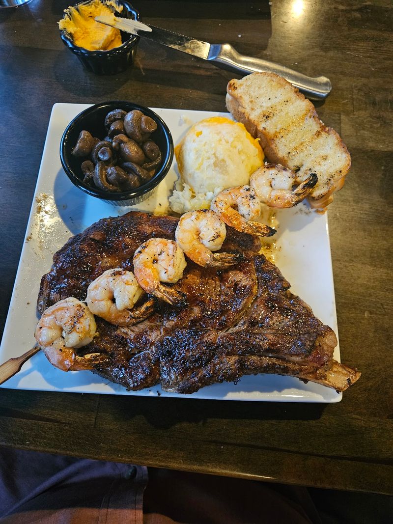 Carl & 'Chelle's Grill Room, Goldsboro, NC