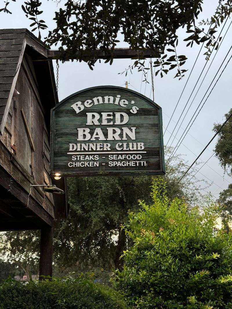 Bennie’s Red Barn